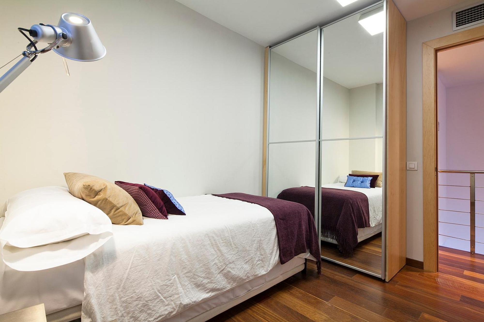 My Space Emirates - Splendid Apartment With Terrace And Pool Near Park Gueell Barcelona Buitenkant foto