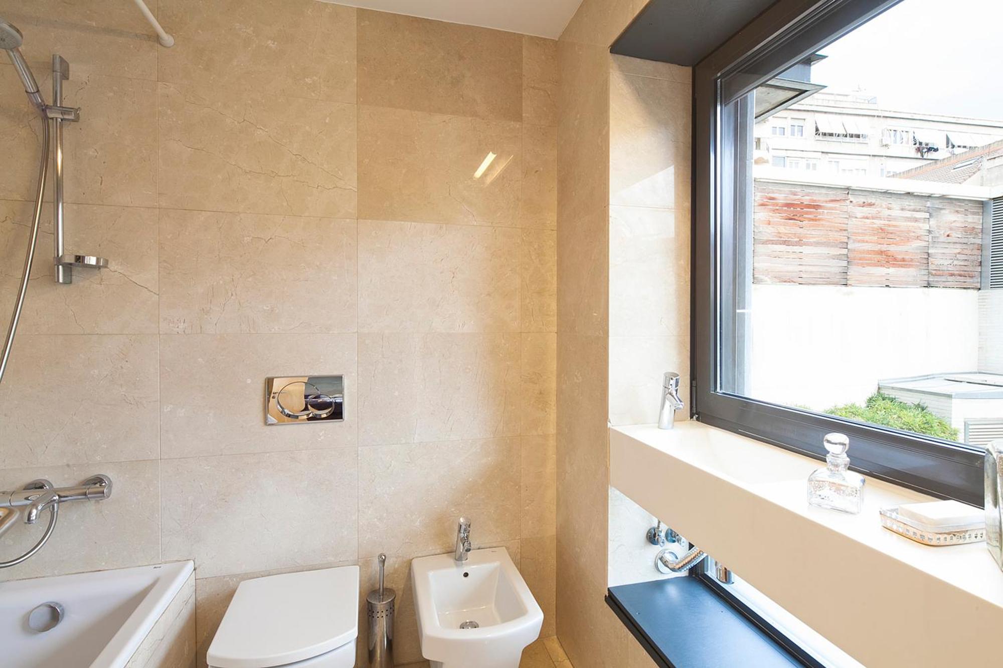 My Space Emirates - Splendid Apartment With Terrace And Pool Near Park Gueell Barcelona Buitenkant foto
