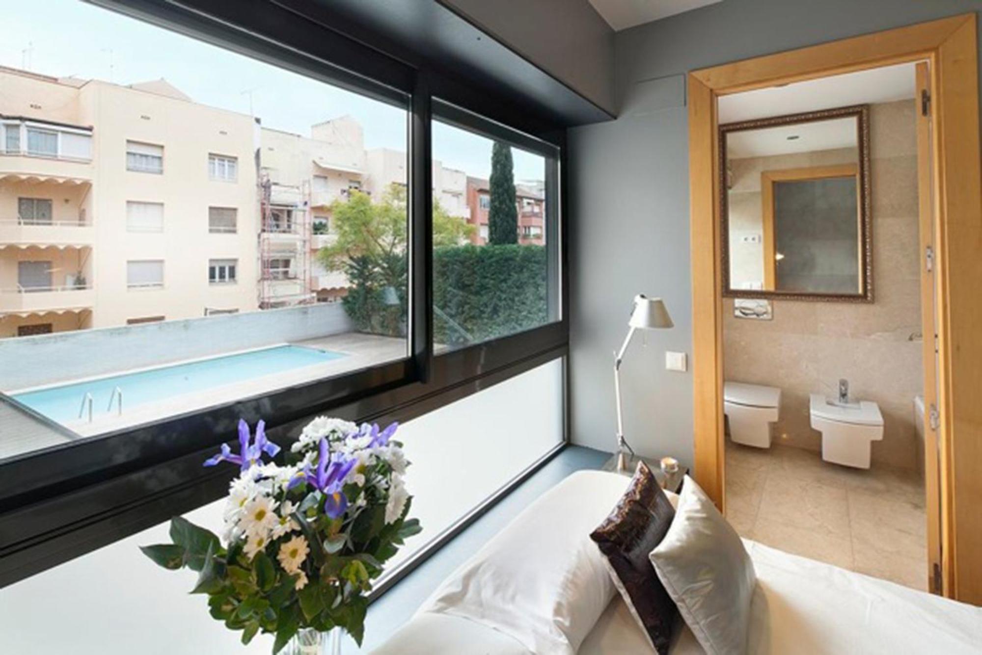 My Space Emirates - Splendid Apartment With Terrace And Pool Near Park Gueell Barcelona Kamer foto